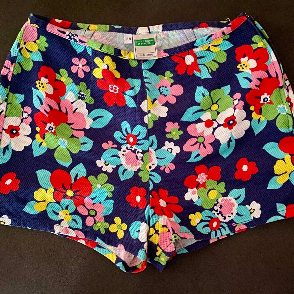 Benetton vintage floral 70s style shorts. Made in Italy. 100% cotton Sz 38